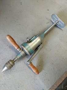 Stará dvourychlostní vrtačka