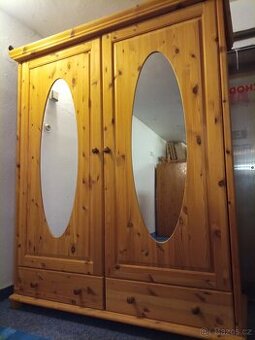 Šatní skříň - borovice - 1