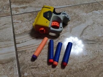 Nerf pistole žlutá malá s náboji