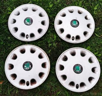 Poklice kryty kol 13" Škoda Felicia - zadní světla