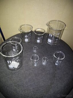 Sada skleněných laboratorních nálevek