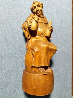 Dřevěná socha, ručně vyřezávané,