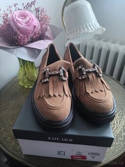 Nové kožené mokasíny