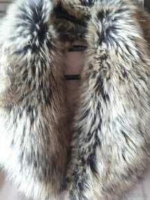 Béžový kabát s kožešinou vel. S