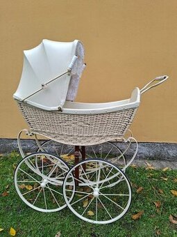 Starožitný kočárek pro panenky č.  636