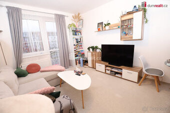 Krásný slunný byt 2+1/B/S ve druhém patře cihlového domu