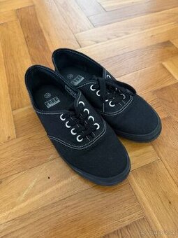 Černé plátěné tenisky (canvas) – vel. 38