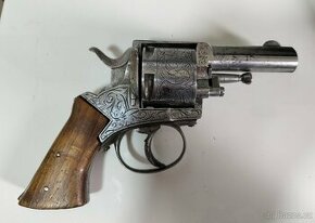Masivní Zdobený revolver British Bulldog 45CF