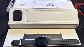 Apple Watch serie 5 (40mm) -perfektní stav