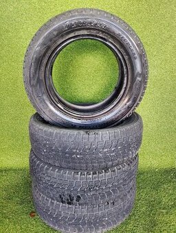 Zimní pneumatiky Dunlop Grandtrek SJ6 215/65 R16
