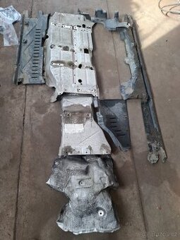 Kryty podvozku VW T5