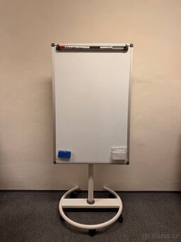 Magnetická tabule na kolečkách
