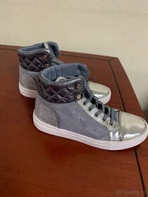 Kotníčkové boty Guess