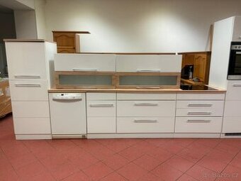 Zánovní kuchyňská linka včetně všech spotřebičů