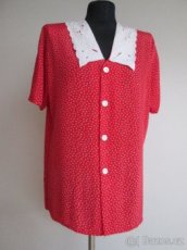 Halenka s bílým límečkem