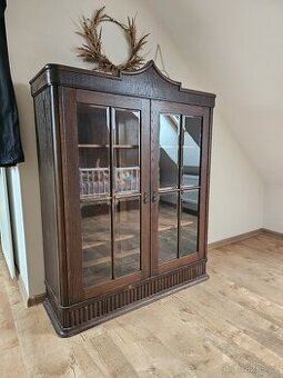 Starožitná vitrína / skříňka