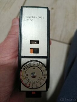 Metz Mecablitz 303 B (L23BC) – retro blesk + kožené pouzdro