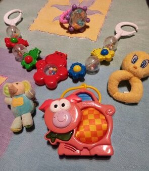 Hrazda s chrastítky a hračky Fischer price pro miminka