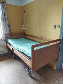 Zdravotnická elektrická polohovatelná postel s hrazdou - 1