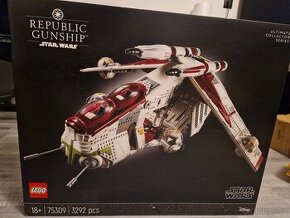 Lego Star Wars UCS Válečná loď republiky (75309)