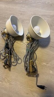Dvě lampy nad postel