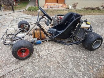 Stará motokára.