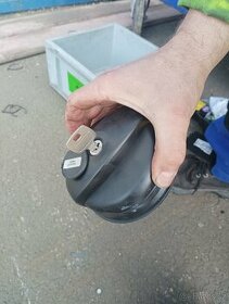 Hydraulické čerpadla ,motorek stěračů , Uzávěry nádrží