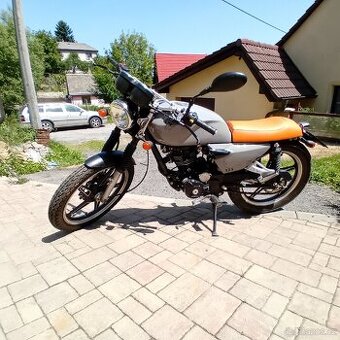 Motocykl s obsahem 125