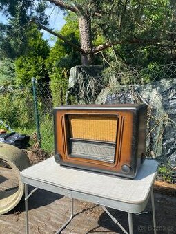 Retro rádio Tesla Kongres