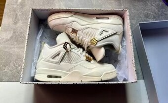 Jordan 4 Metalic Gold