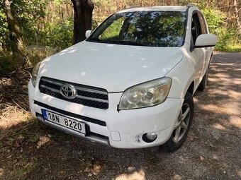 Toyota Rav4, 2,2 D 4x4 - najeto pouze 81 800 Km