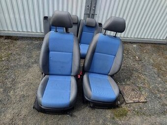Přední sedačky Fabia II - šedé, modrý střed