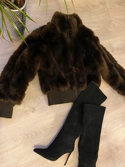 Mango kozisek kratky hnedy cerna kratky 38 plys