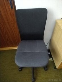 Dětské křeslo k psacímu stolu