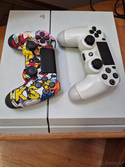 PLAYSTATION 4 2TB + 2 ovladače + sada her