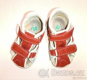 Zdravotní sandálky s krytou špičkou
pro děti v.22
