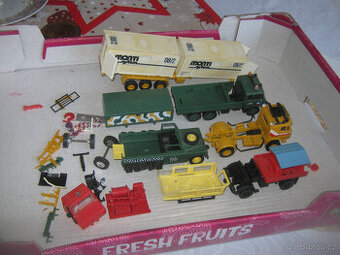 Prodám modely autíček a ostatních věcí k autíčkům.