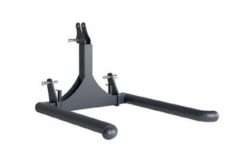 Nosič senažních balíku do ramen traktoru