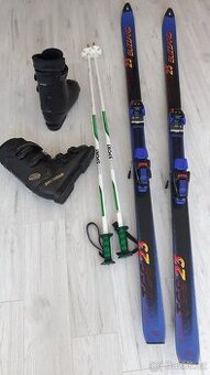 Lyže s vázáním, lyžařské boty a hůlky
