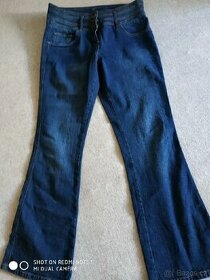 Nové džíny ve dvou barvách
