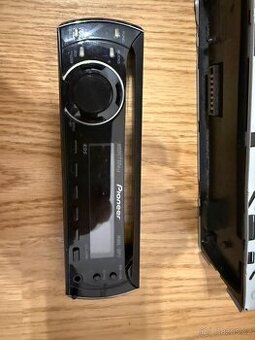 Autoradio s CD Pioneer