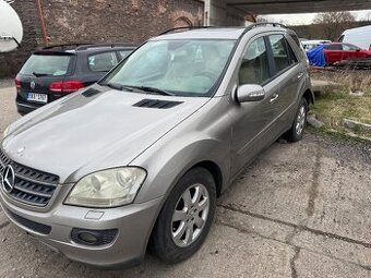Dily Mercedes ML w164 3.5i Automat kola sedacky palubni desk