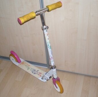 pěkná hliníková koloběžka do 100 kg