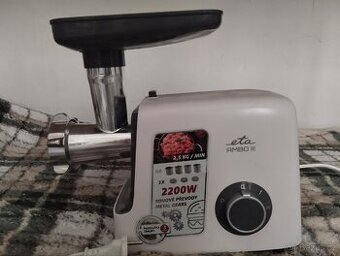 Mlýnek na maso AMBO III 2200 wattů 5 krát použitý.