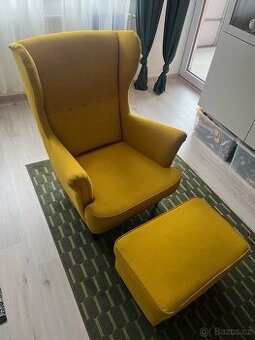 Křeslo ušák, Tibbleb+ taburet masiv medově žlutá