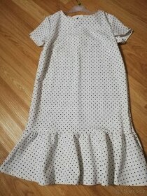 dámské šaty s puntíkem