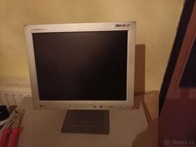 Starší monitor LG FLATRON L1510B