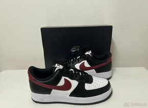 Nike Air Force 1 07 Red Swoosh Panda vel.44/28cm