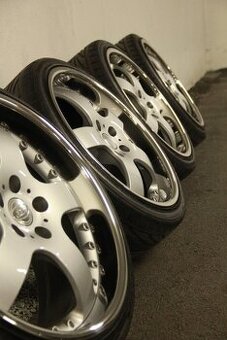 Dvoudílná R18 5x100 Space wheels