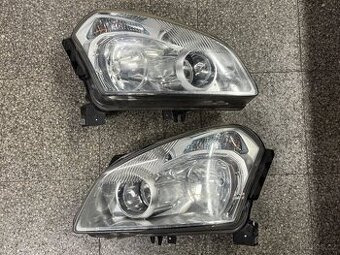 Přední světla Nissan Qashqai J10 / díly